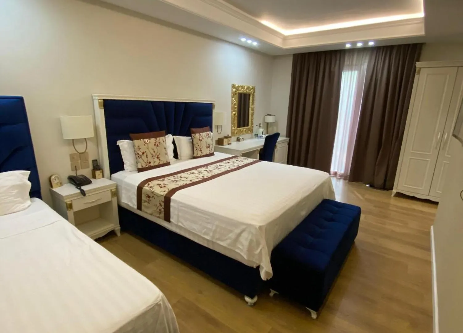 Hotel Brais Durrës 4*,