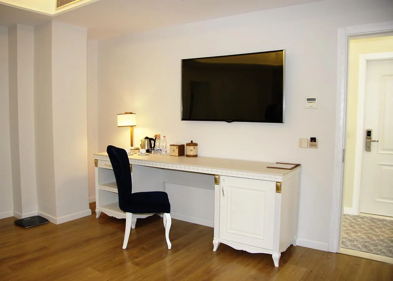 Hotel Brais Durres 4*,